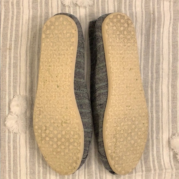 Toms - Picture 3 of 4